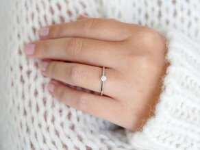 Bague de fiançailles Royal en 9K or blanc avec diamant 0,15ct H/SI