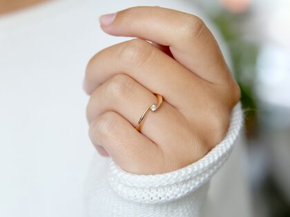 Bague de fiançailles Twist Petite dans 14K or rose avec diamant 0,04ct G/SI