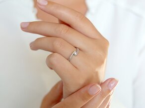 Bague de fiançailles Twist Petite dans 14K or blanc avec diamant 0,09ct G/SI