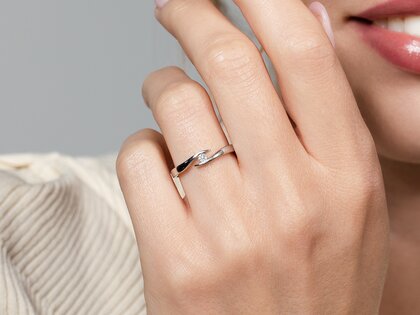 Bague de fiançailles Twist dans 14K or blanc avec diamant 0,07ct H/SI