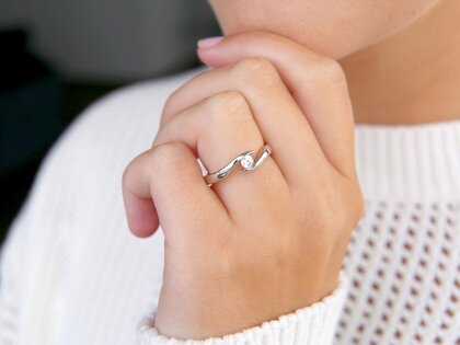 Bague de fiançailles Twist dans 14K or blanc avec diamant 0,15ct G/SI