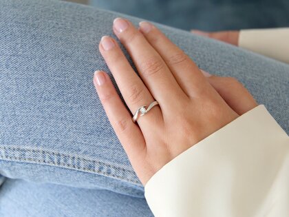Bague de fiançailles Twist dans 14K or blanc avec diamant 0,15ct G/SI