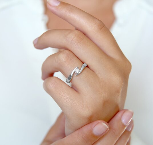 Bague de fiançailles Twist en Argent 925/- avec diamant de laboratoire 0,15ct D/IF