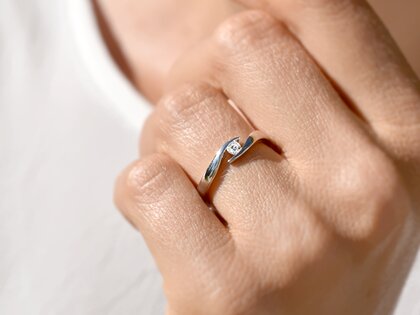 Bague de fiançailles Twist dans 14K or blanc avec diamant 0,15ct G/SI